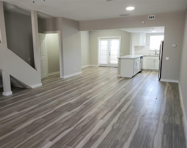 11710 Southlake Drive - Photo Thumbnail 4