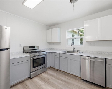 519 S 13th Street - Photo Thumbnail 4