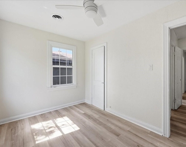 519 S 13th Street - Photo Thumbnail 5