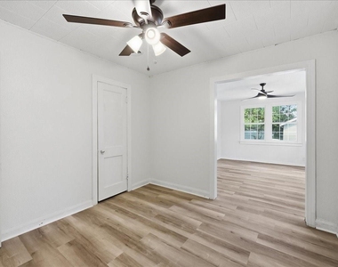 519 S 13th Street - Photo Thumbnail 6