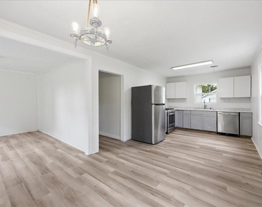 519 S 13th Street - Photo Thumbnail 3