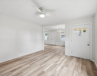 519 S 13th Street - Photo Thumbnail 1