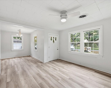519 S 13th Street - Photo Thumbnail 2