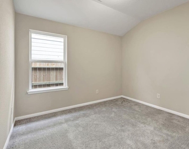 7155 Blue Oak - Photo Thumbnail 11