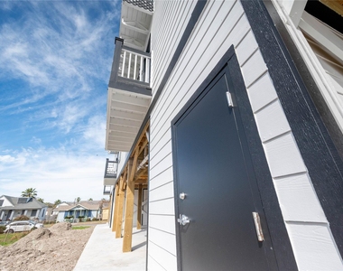 805 Avenue K - Photo Thumbnail 12