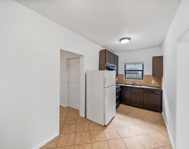 406 Quitman Street - Photo Thumbnail 10
