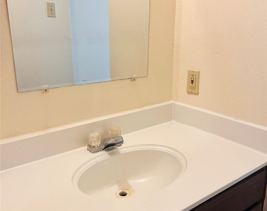 16633 Gold Ridge Lane - Photo Thumbnail 13