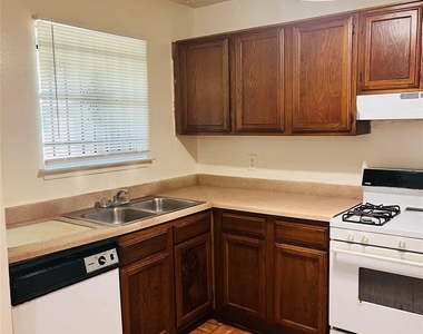 16633 Gold Ridge Lane - Photo Thumbnail 6