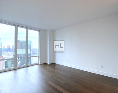 East 44th Street - Photo Thumbnail 2