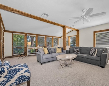 525 Bay Street - Photo Thumbnail 2