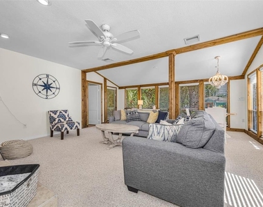 525 Bay Street - Photo Thumbnail 4
