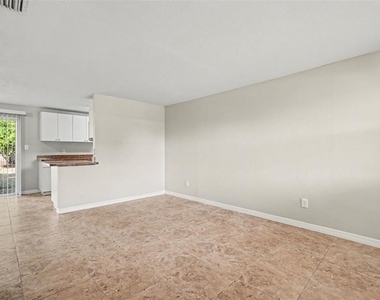 4923 S 82nd Street - Photo Thumbnail 7