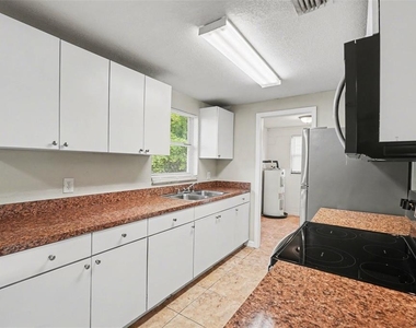4923 S 82nd Street - Photo Thumbnail 10