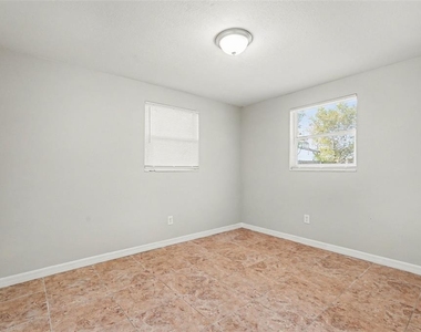 4923 S 82nd Street - Photo Thumbnail 20