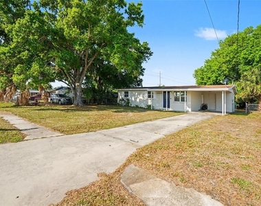 4923 S 82nd Street - Photo Thumbnail 3