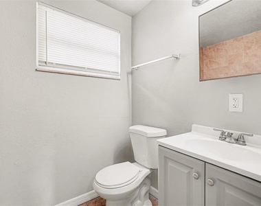 4923 S 82nd Street - Photo Thumbnail 22