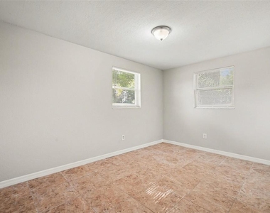 4923 S 82nd Street - Photo Thumbnail 18