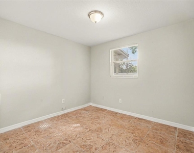 4923 S 82nd Street - Photo Thumbnail 16