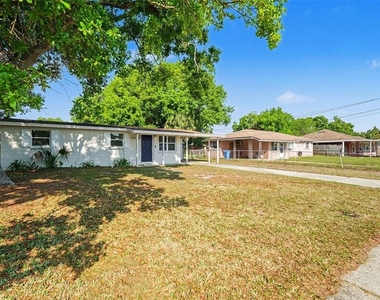 4923 S 82nd Street - Photo Thumbnail 2
