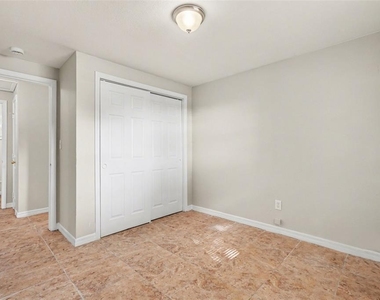 4923 S 82nd Street - Photo Thumbnail 17
