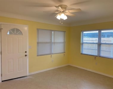 313 N Jupiter Avenue - Photo Thumbnail 3