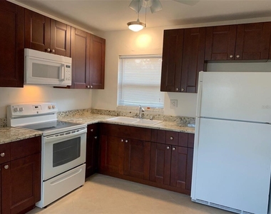 313 N Jupiter Avenue - Photo Thumbnail 2