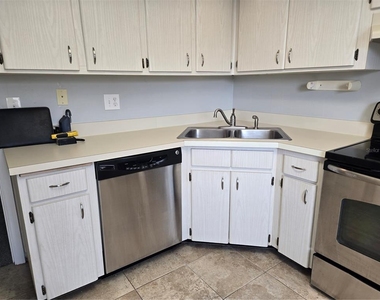 10342 Carrollwood Lane - Photo Thumbnail 5