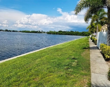 169 Pompano Drive Se - Photo Thumbnail 21