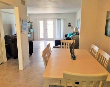 169 Pompano Drive Se - Photo Thumbnail 8