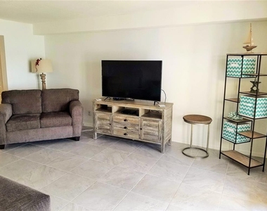 169 Pompano Drive Se - Photo Thumbnail 7