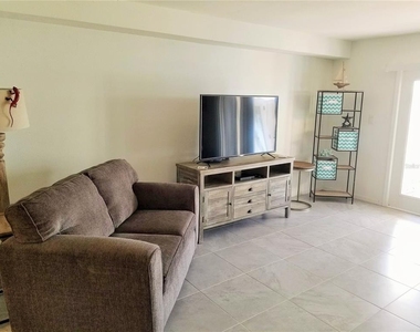 169 Pompano Drive Se - Photo Thumbnail 4