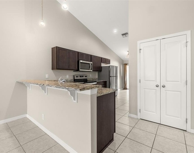 284 Reese Court - Photo Thumbnail 8