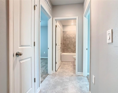 1033 Holden Way - Photo Thumbnail 15