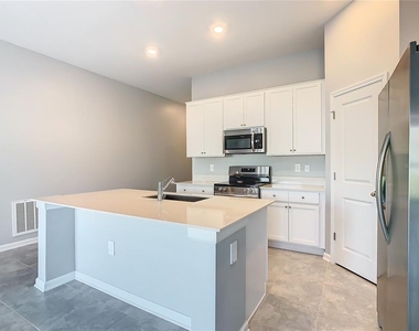 1033 Holden Way - Photo Thumbnail 4