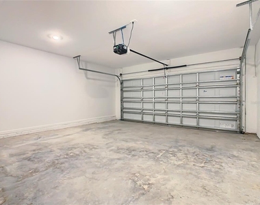 1033 Holden Way - Photo Thumbnail 10