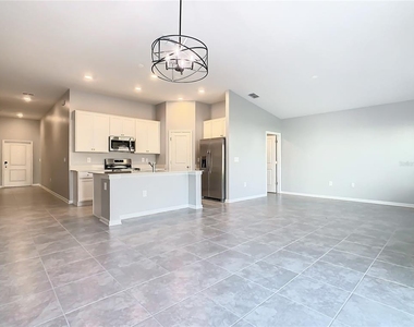 1033 Holden Way - Photo Thumbnail 3