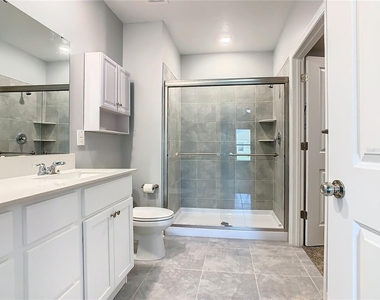 1033 Holden Way - Photo Thumbnail 26