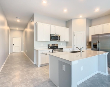 1033 Holden Way - Photo Thumbnail 8