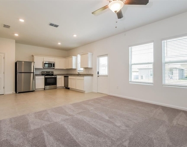 2042 Hemingway Circle - Photo Thumbnail 5