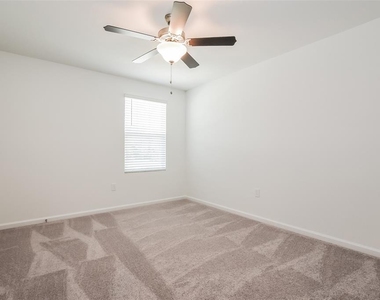 2042 Hemingway Circle - Photo Thumbnail 12