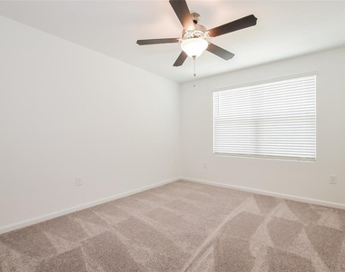 2042 Hemingway Circle - Photo Thumbnail 10