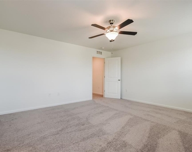 2042 Hemingway Circle - Photo Thumbnail 2