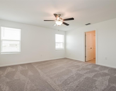 2042 Hemingway Circle - Photo Thumbnail 7