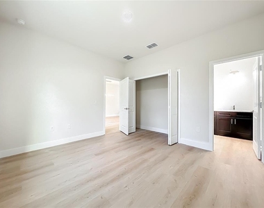 356 W 4th Street - Photo Thumbnail 26