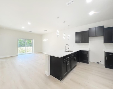 356 W 4th Street - Photo Thumbnail 8
