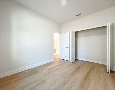 356 W 4th Street - Photo Thumbnail 18