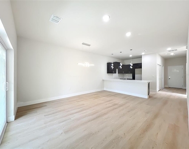 356 W 4th Street - Photo Thumbnail 16