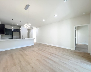356 W 4th Street - Photo Thumbnail 15