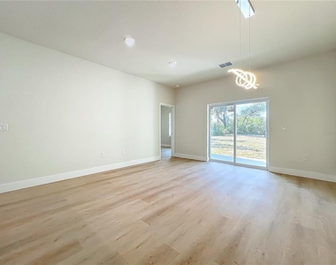 356 W 4th Street - Photo Thumbnail 12
