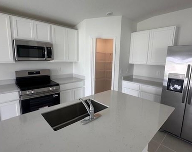 303 Artemis Street - Photo Thumbnail 17